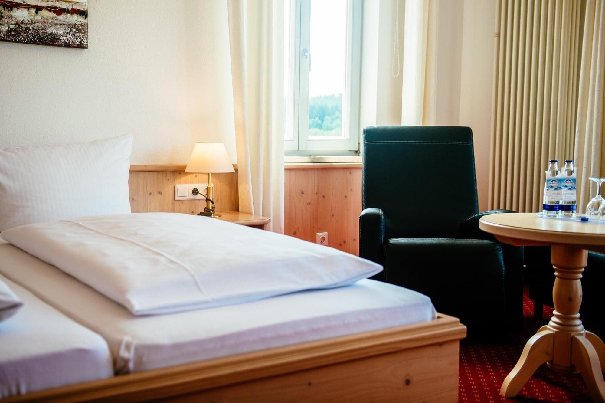 Deutenhof Hotel, Restaurant & Veranstaltung バート・アプバッハ エクステリア 写真